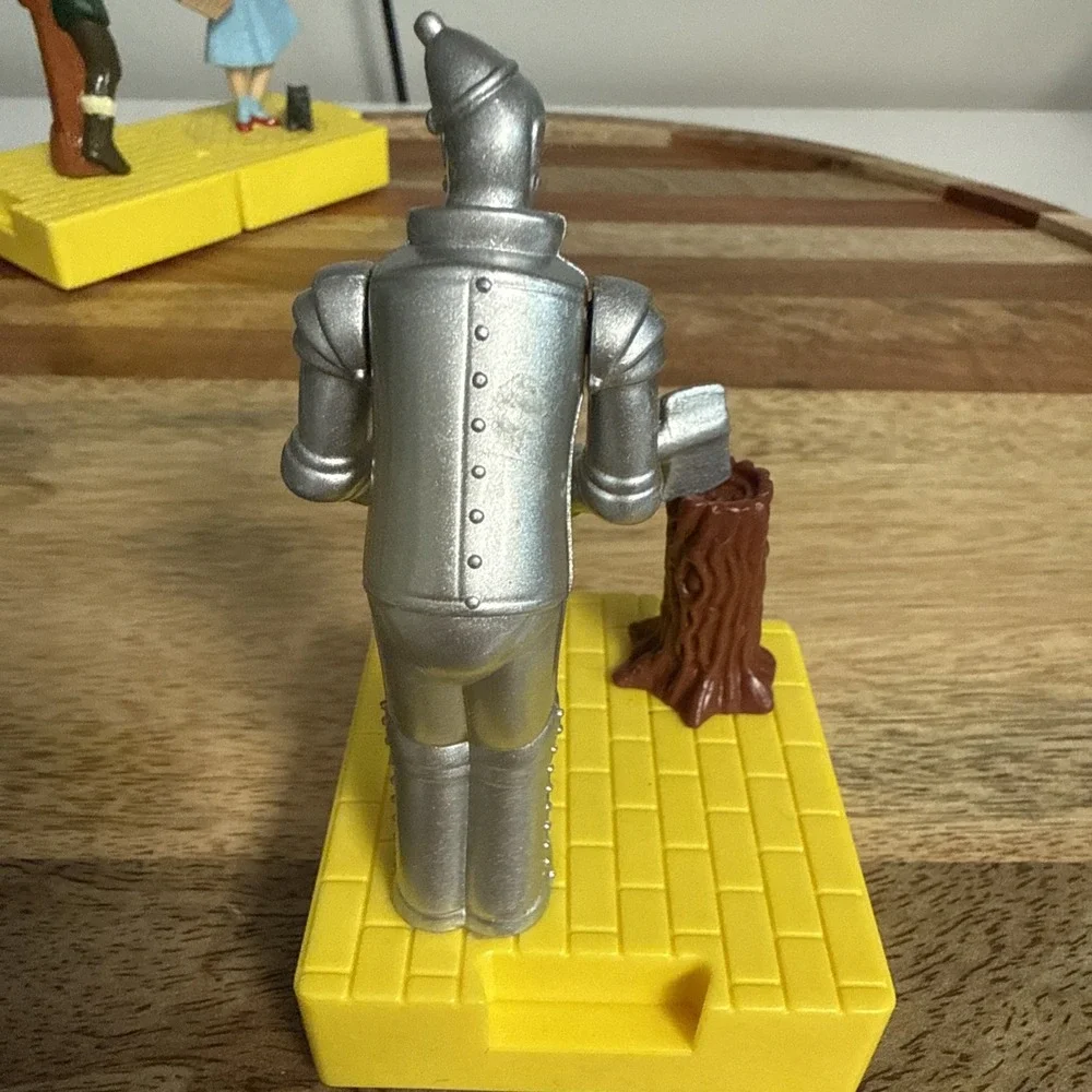 Blockbuster Wizard Set of Oz 4 Movable Toys 1997 Dorothy Scarecrow Tin Man Lion